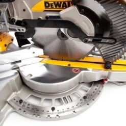 DeWALT DWS727 Afkortzaag - 1600W - 250 X 30mm - DWS727-QS -Dewalt 99ca96b95084a41a424d446791d27d58