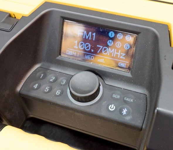 DeWalt DWST1-75659 10.8-18V Li-Ion Accu Bouwradio Met Oplaadfunctie - DAB+ - Bluetooth - Werkt Op Netstroom & Accu - DWST1-75659-QW 6 DeWalt DWST1-75659 10.8-18V Li-Ion Accu Bouwradio Met Oplaadfunctie - DAB+ - Bluetooth - Werkt Op Netstroom & Accu - DWST1-75659-QW - Afbeelding 4