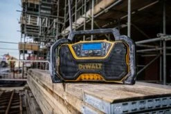DeWALT DCR029 18V Li-Ion Accu DAB+ Bouwradio Met Oplaadfunctie - Werkt Op Netstroom & Accu - DCR029-QW -Dewalt f18550bac783f1dec5e579a824603d96